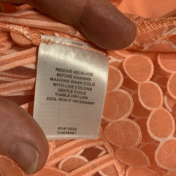 NWT Beautiful coral colored blouse w/ attached tank and silver tone necklace - Picture 6 of 9